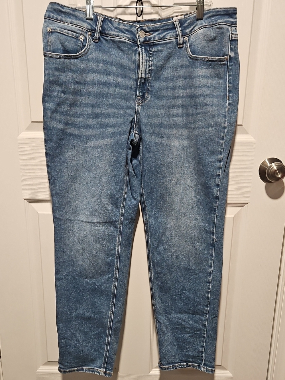 Time and Tru Straight Leg Jeans in Medium Blue Wash
